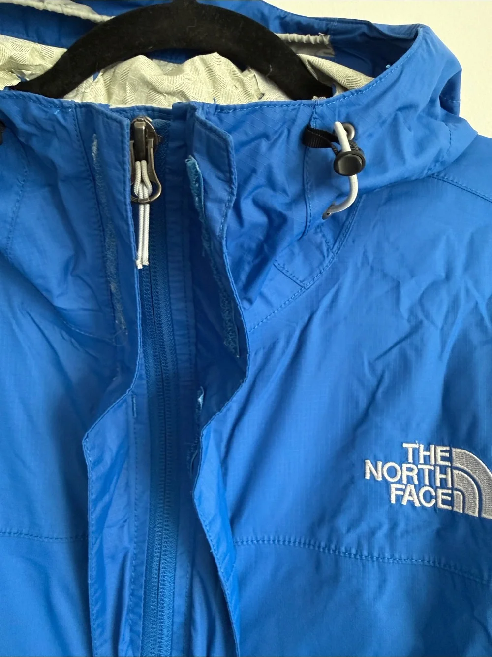 The North Face men’s blue raincoat/shell